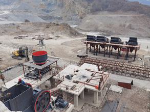 煤矸石YGM高压悬辊磨粉机